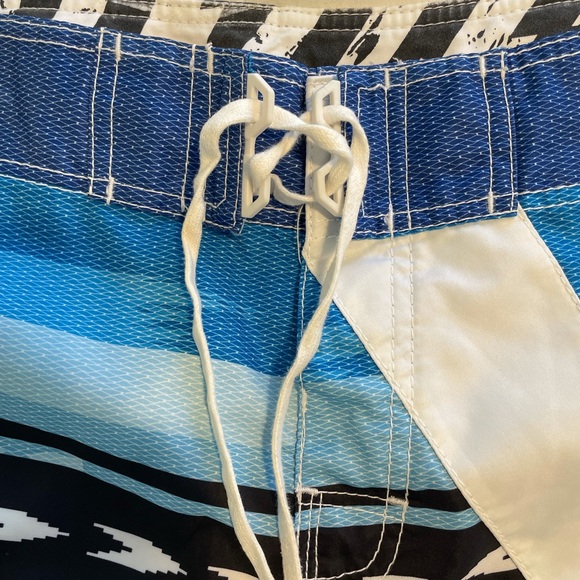 Billabong Men’s Swim Trunks - Picture 3 of 7